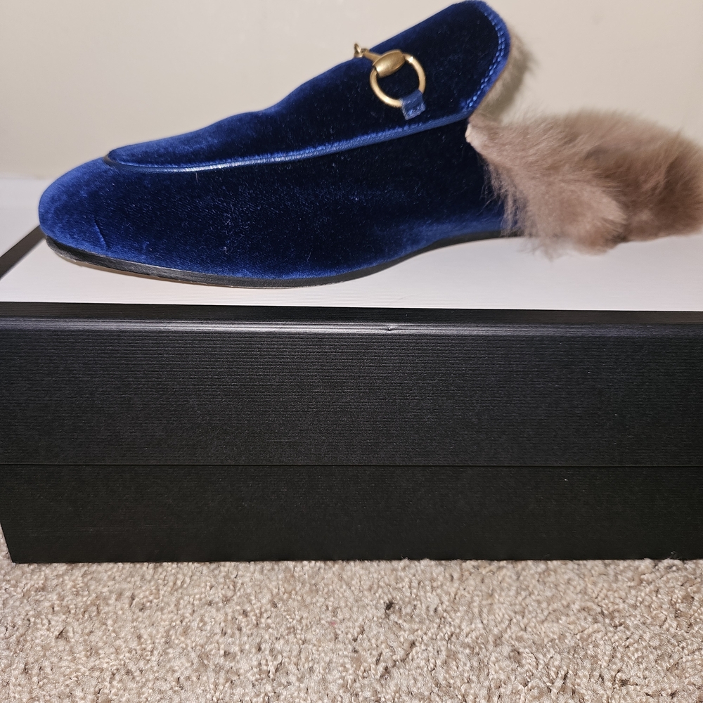 AUTHENTIC Gucci Blue Velvet Mules with Fur Trim - Picture 5 of 5